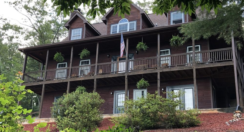 Long Mountain Lodge — Dahlonega's Favorite Bed and Breakfast